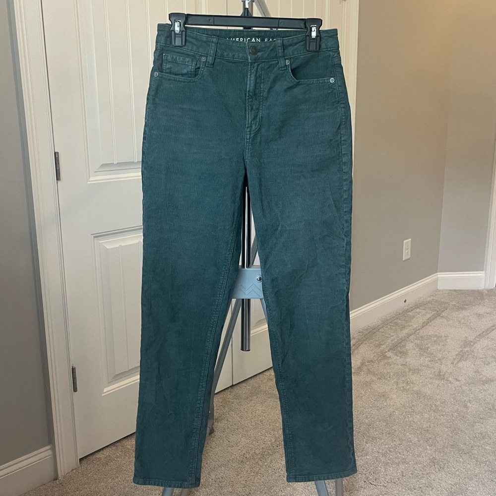 Green American Eagle Corduroy Mom Pant (2)